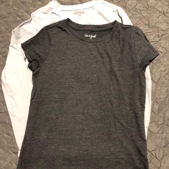 Bundle of 4 Tops. 2 hoodies & 2 shirts - Picture 3 of 5